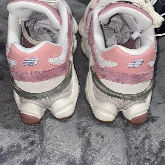🍒NWT Viral Sold out Rose Pink New Balance 9060 running shoes! - Picture 4 of 10
